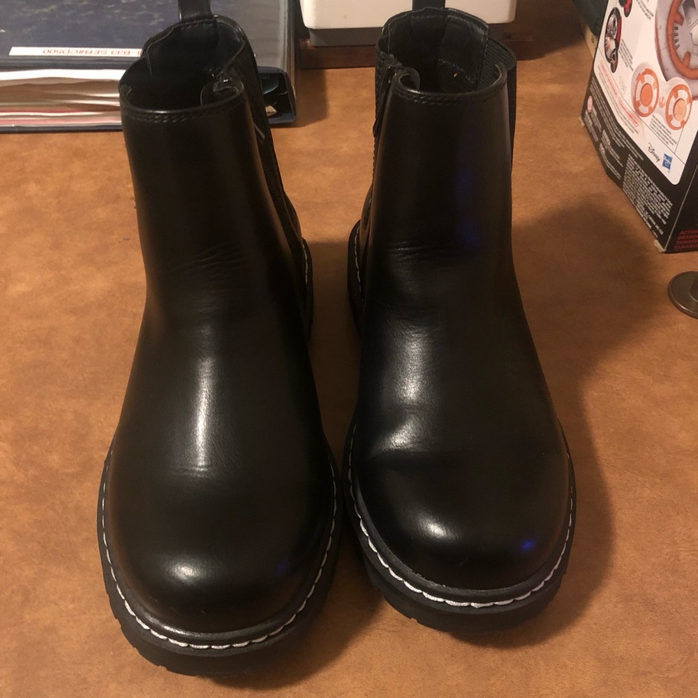 Black Chelsea Bootie 8.5ww